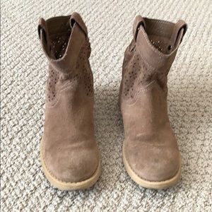 Girls Geox suede ankle boots